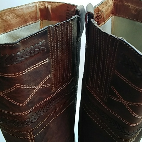 Boots - Picture 3 of 7